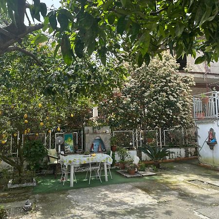 In Famiglia Apartment And Rooms For Pompei, Amalfi, Sorrento And Salerno サンテジーディオ・デル・モンテ・アルビーノ エクステリア 写真