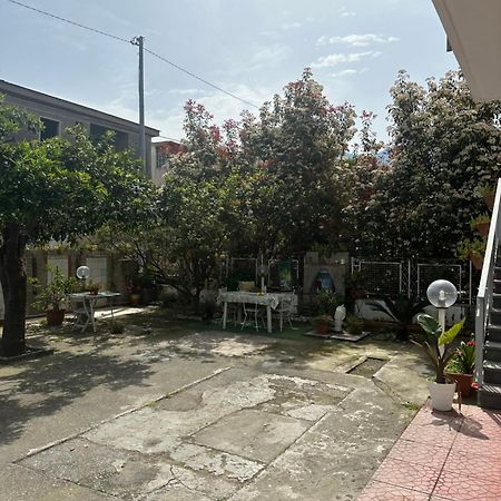 In Famiglia Apartment And Rooms For Pompei, Amalfi, Sorrento And Salerno サンテジーディオ・デル・モンテ・アルビーノ エクステリア 写真