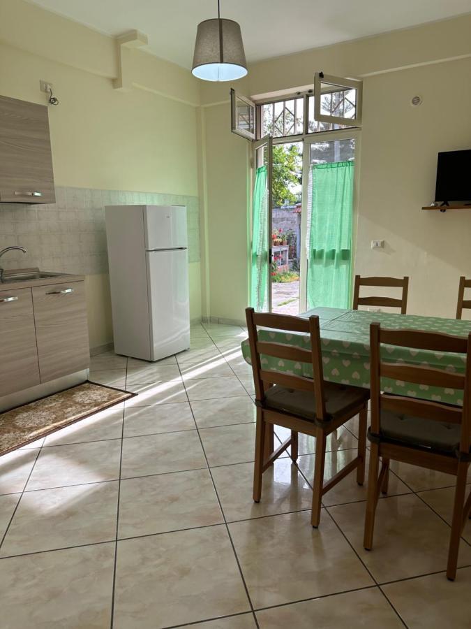 In Famiglia Apartment And Rooms For Pompei, Amalfi, Sorrento And Salerno サンテジーディオ・デル・モンテ・アルビーノ エクステリア 写真