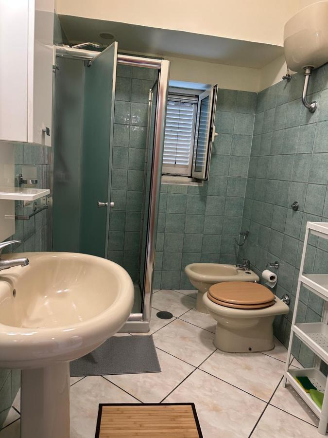 In Famiglia Apartment And Rooms For Pompei, Amalfi, Sorrento And Salerno サンテジーディオ・デル・モンテ・アルビーノ エクステリア 写真