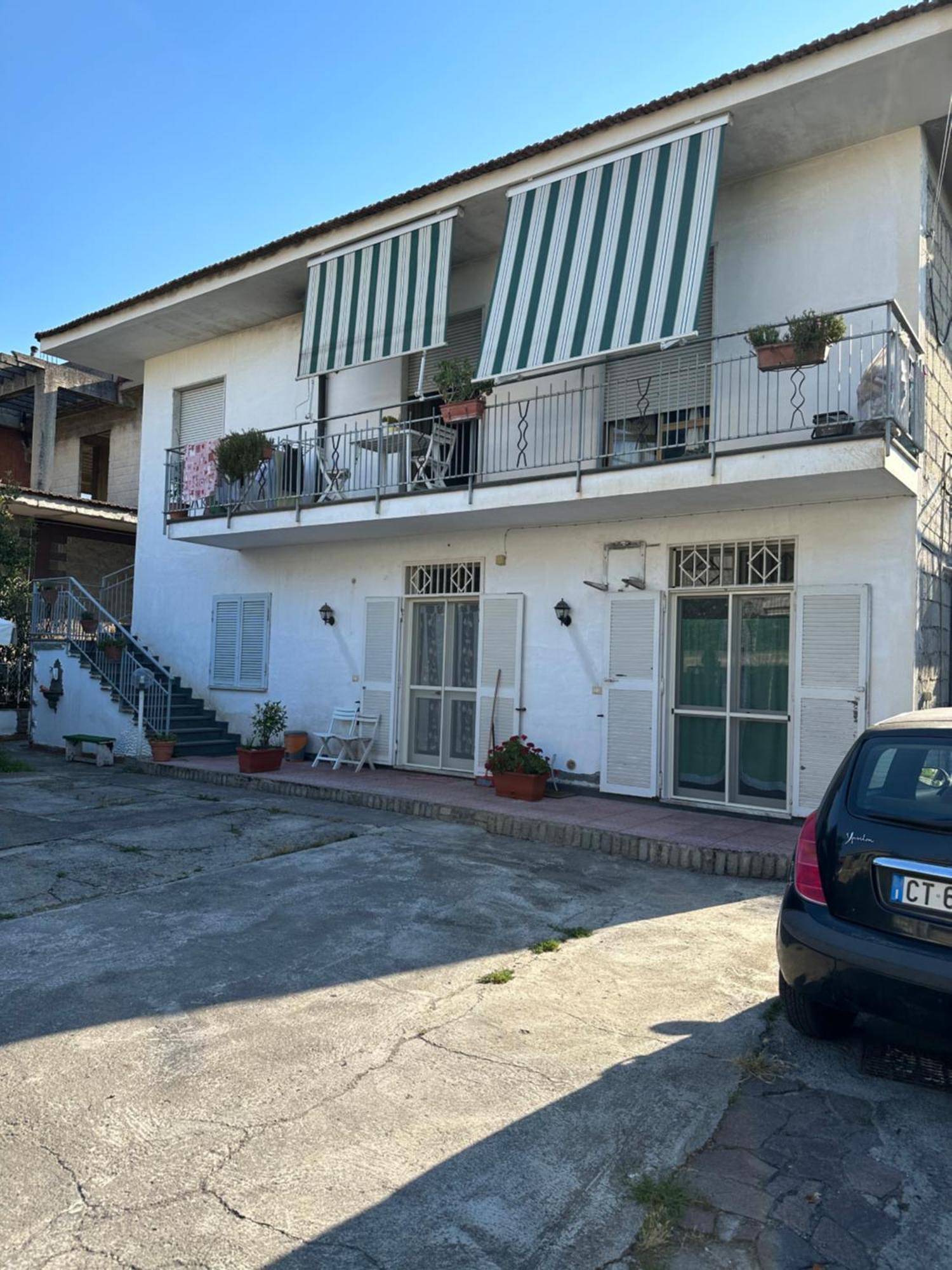 In Famiglia Apartment And Rooms For Pompei, Amalfi, Sorrento And Salerno サンテジーディオ・デル・モンテ・アルビーノ エクステリア 写真