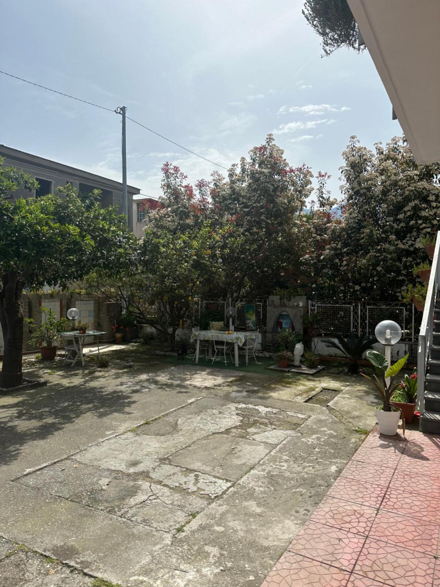 In Famiglia Apartment And Rooms For Pompei, Amalfi, Sorrento And Salerno サンテジーディオ・デル・モンテ・アルビーノ エクステリア 写真